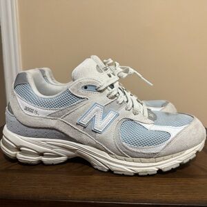 New Balance Men’s Light Blue and White Sneakers
